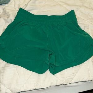 Lululemon size 12 green hotty hot high-rise 4 inch lined shorts